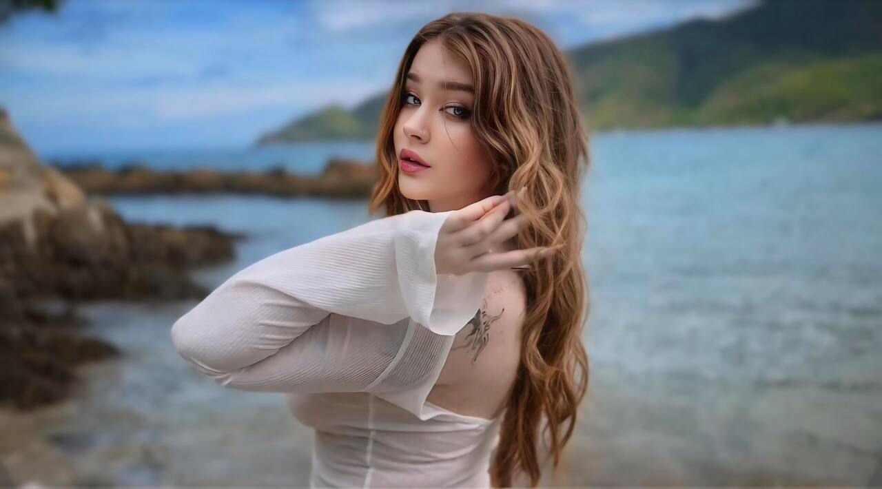 Rebecca_Lace