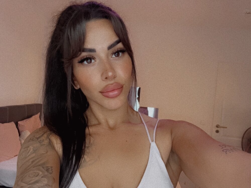 Live sex webcam photo for Alisa-Marie #289996494