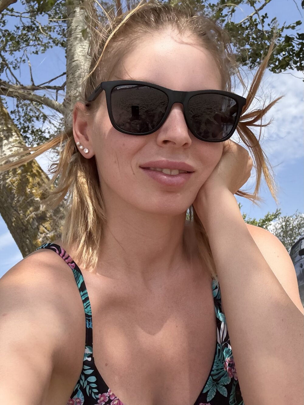 free6cams.com viki24145 livesex profile in soon-in-your-dreams cams
