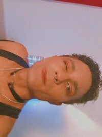 Shy_browgirl's webcam live show