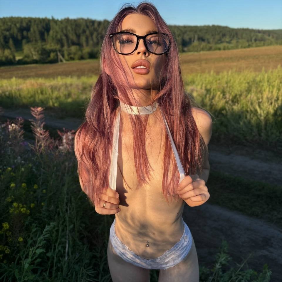 onaircams.com missevelynglow livesex profile in from-the-fairy-tail-3 cams