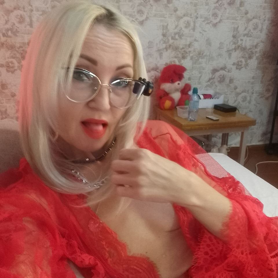 Watch Milforja live on cam on StripChat