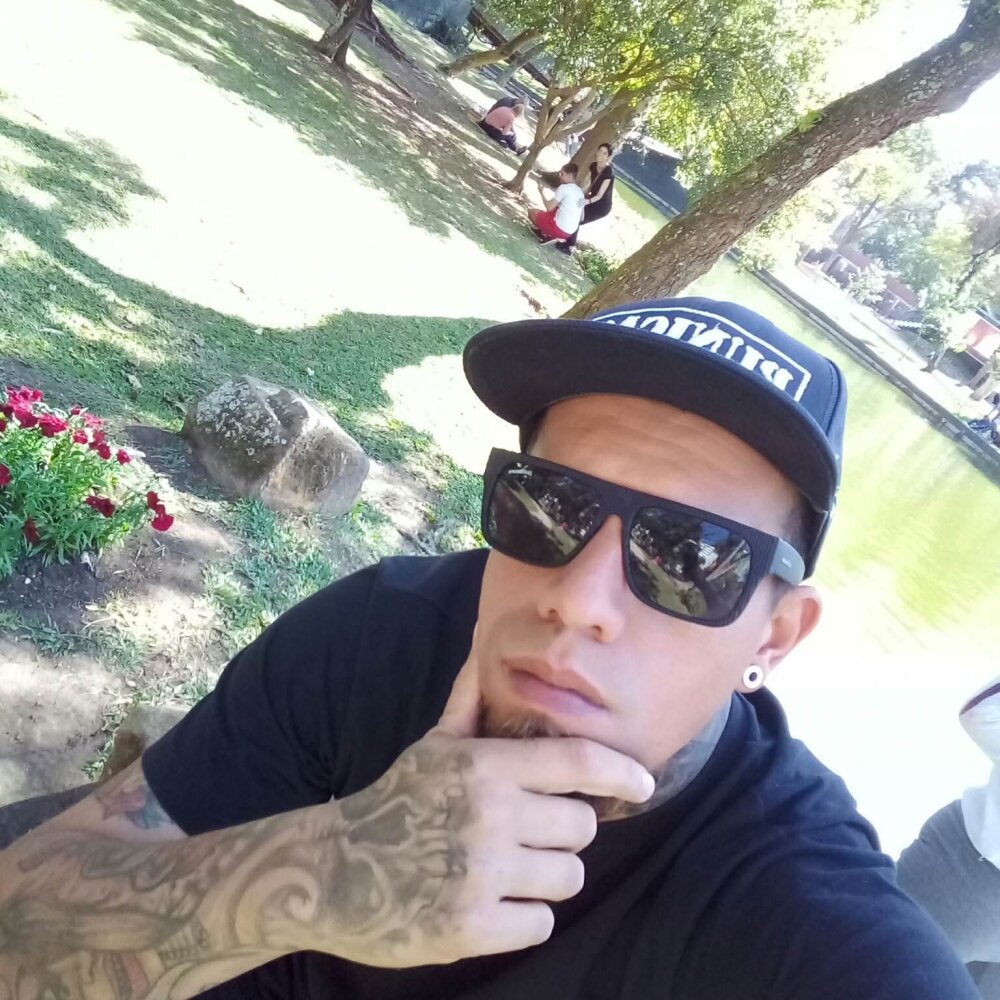 TatuadoHc13's Offline XXX Chat