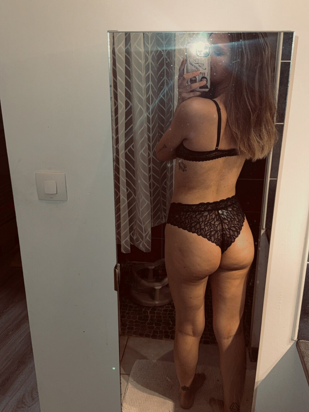 stripchat ninafrisson webcam profile pic via bestlivesexchat.com