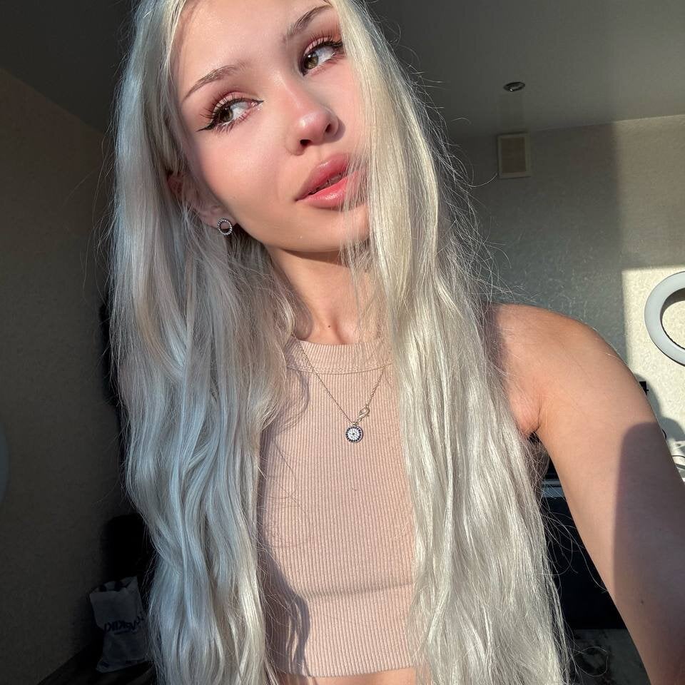 mae_barbiee from stripchat