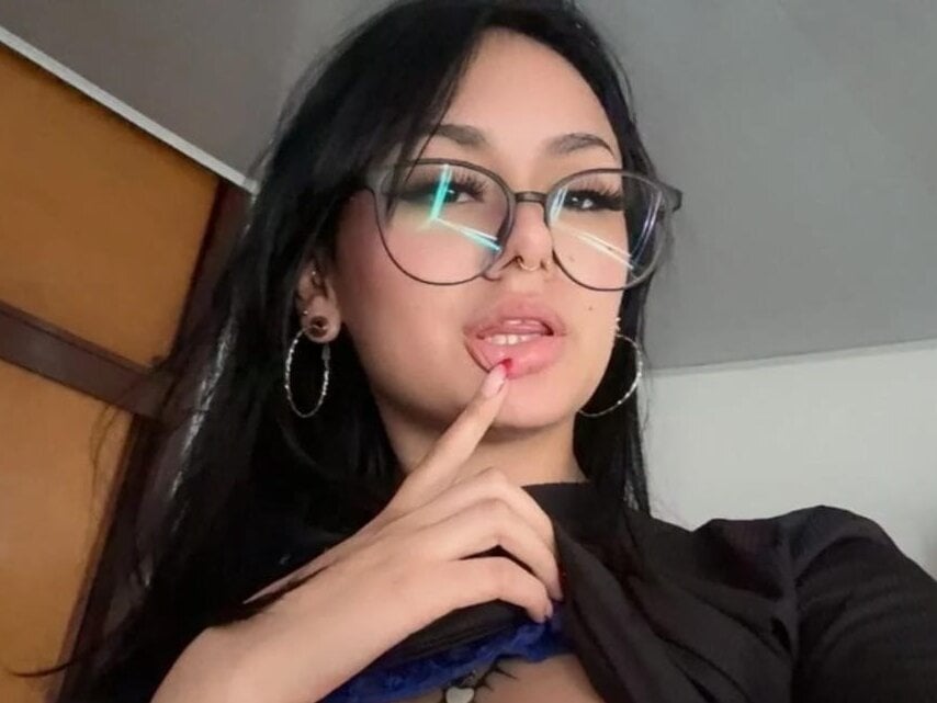 NiccolleHall's Offline XXX Chat