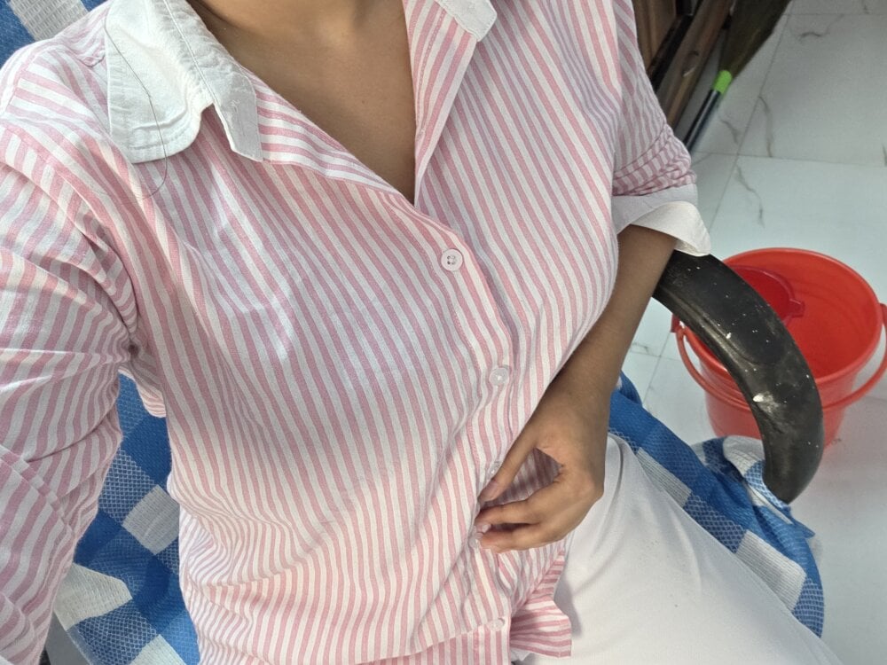 hotty-nisha from stripchat