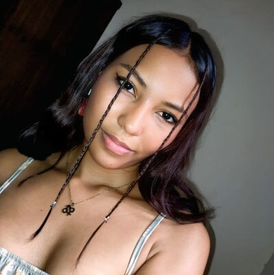Emely_13 Female Colombian Online Webcam Chat