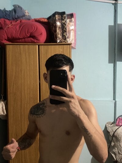 22jajajaj Live Cam on StripChat