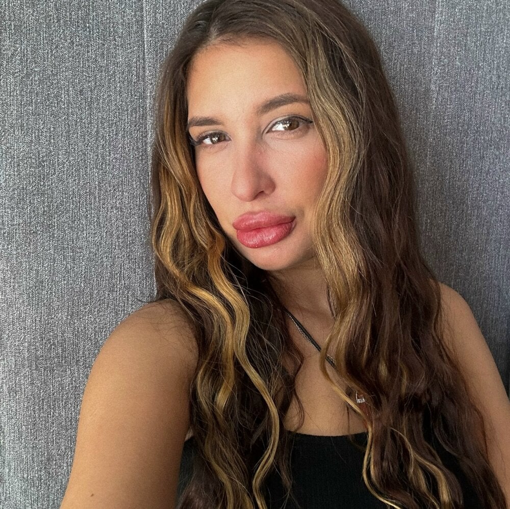 sexlivecamsites.com meloriss livesex profile in straight cams