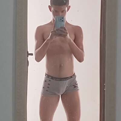 Branqu1nho_26 Live Cam on StripChat