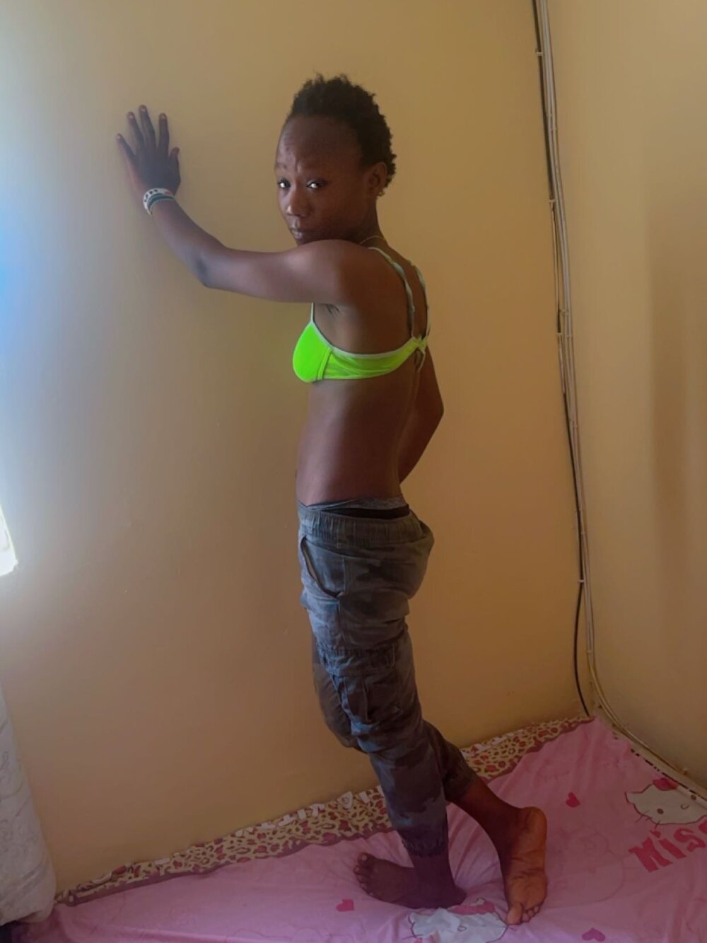 Live sex webcam photo for swee_d #289974406