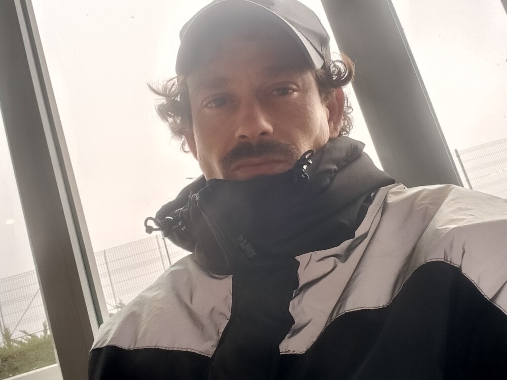 Eldiablo2055 Offline XXX Chat