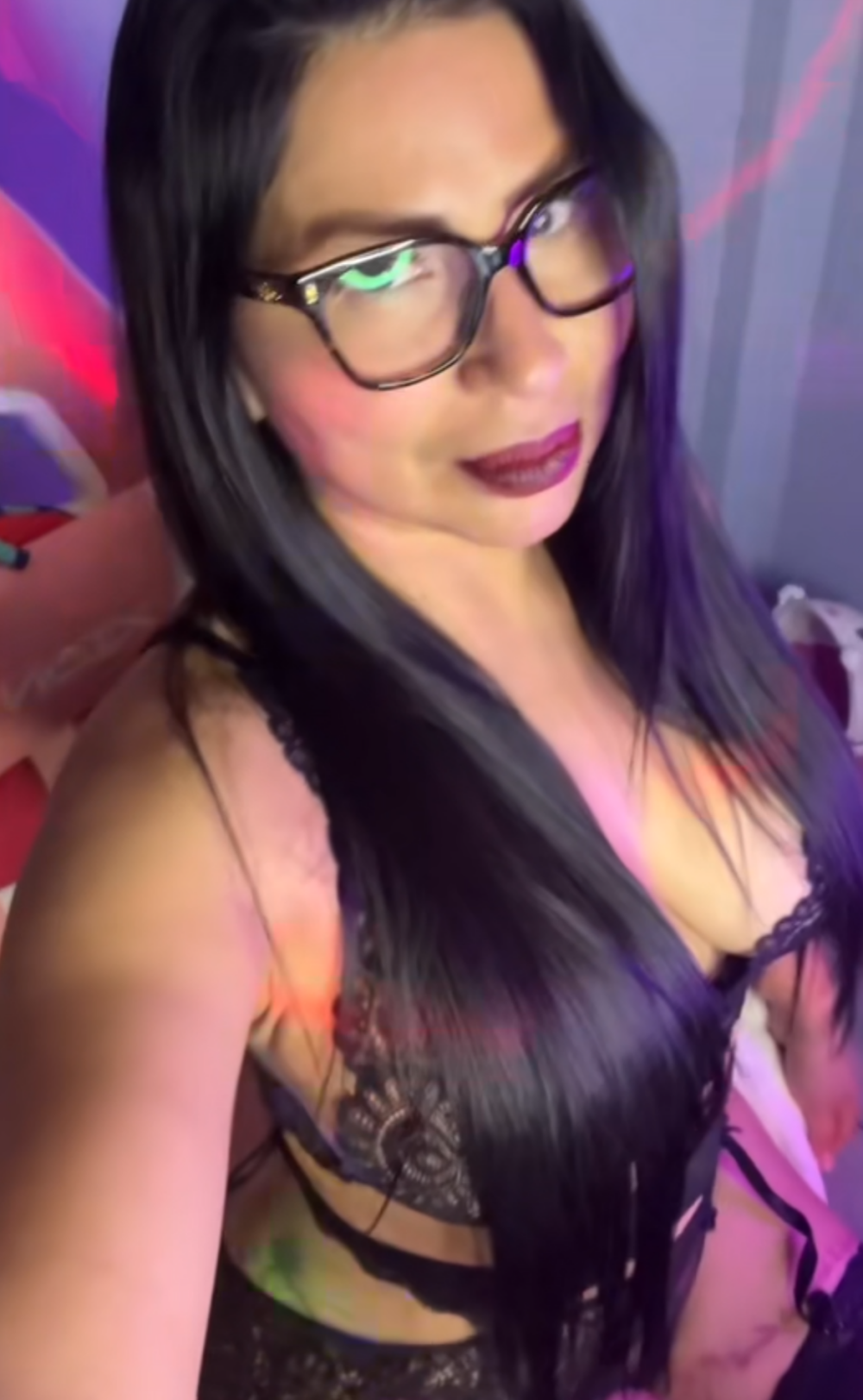 pornsexycams.com miss_ivana livesex profile in the-skies cams