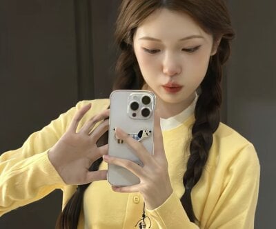 yvonne1k from stripchat