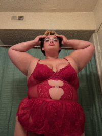 supercurvymistress' Offline Chat Room