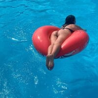 JuicySabrina's Offline Chat Room