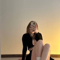 polly_luna Adlı Modelin Çevrimdışı Sohbet Odası