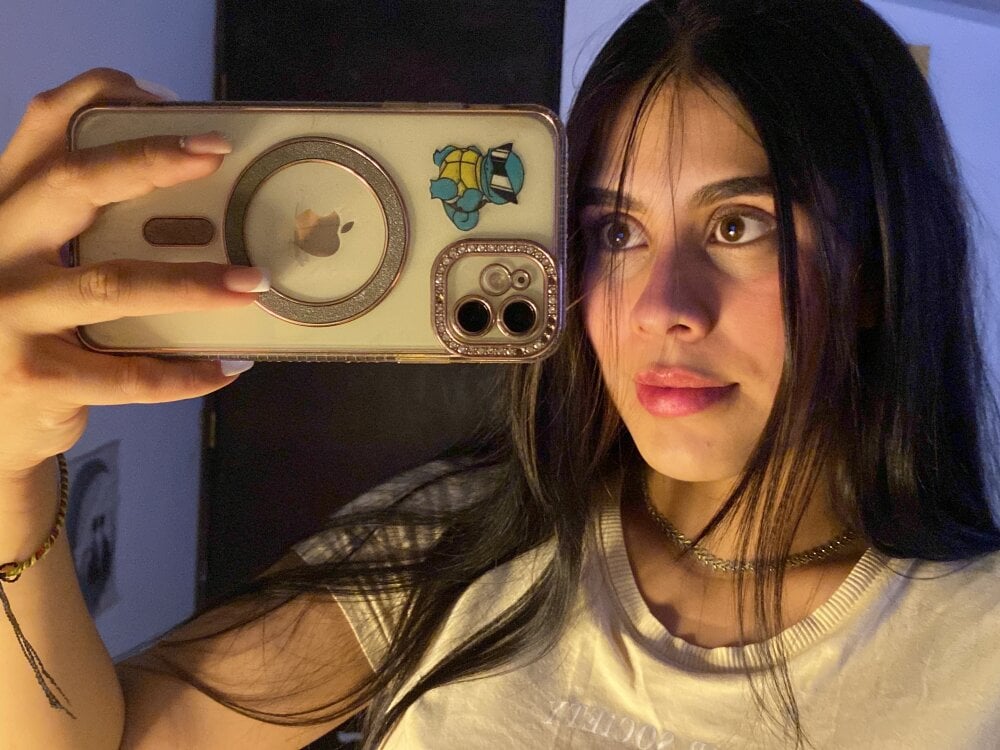 xxx-topcamgirls.com lucyrain_18 livesex profile in small-tits cams