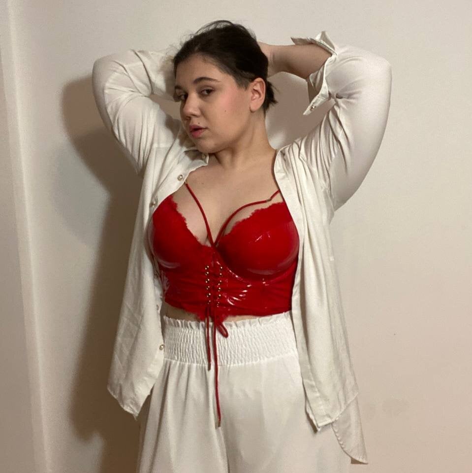 LunaBlakes Offline XXX-Chat