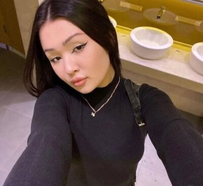SimonaShowMeUp