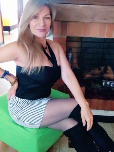 Samantha_mature_