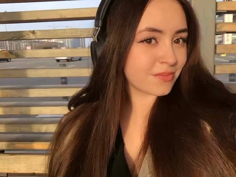 MiaLuna profile