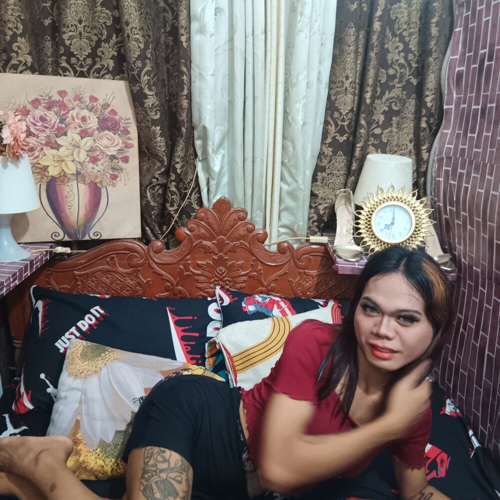 Live sex webcam photo for Asiancumexploder #288612331