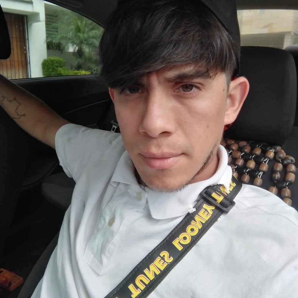 larrycapija from stripchat