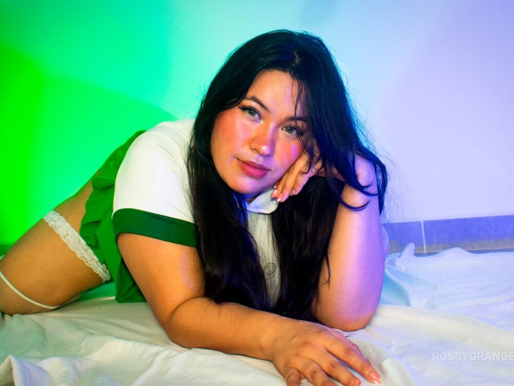 stripchat rousie_ webcam profile pic via chatnmate.com