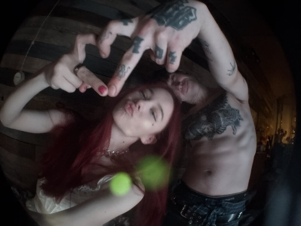 Remmy_Foxx_ live cam model at StripChat