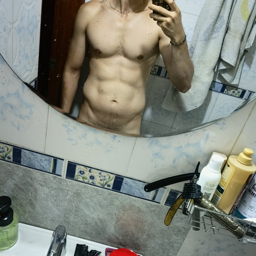 mike-r715 from stripchat