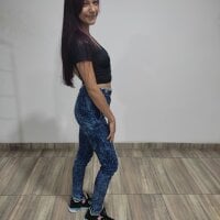 Aisha_Worlddd's Offline Chat Room