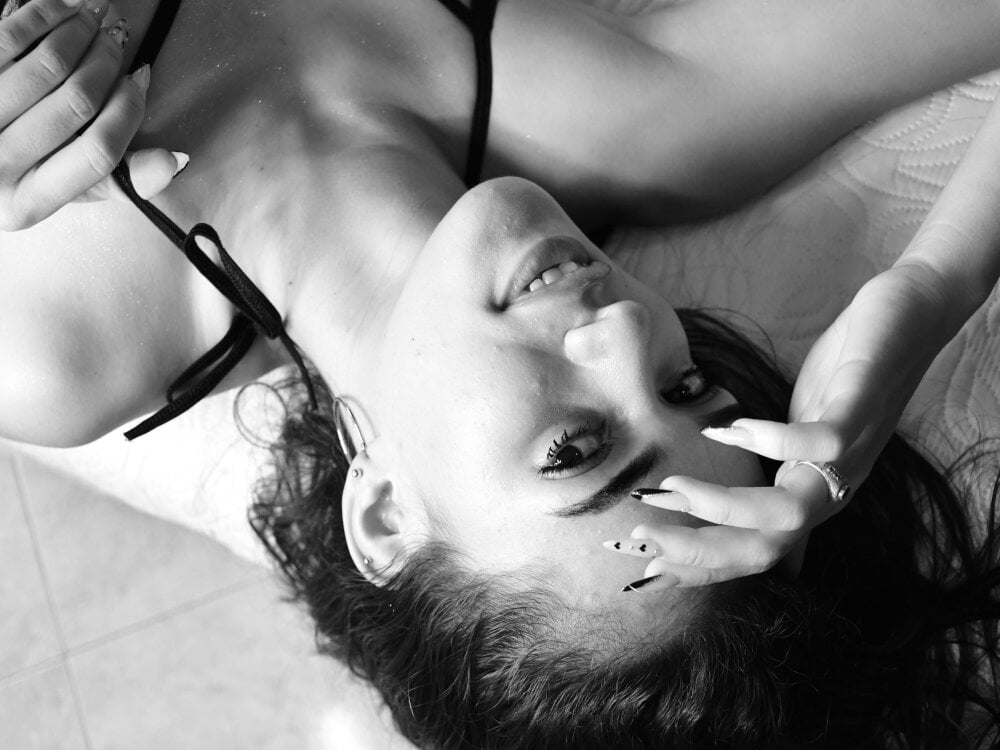 Live sex webcam photo for cloe_yeraldy_ #289996798