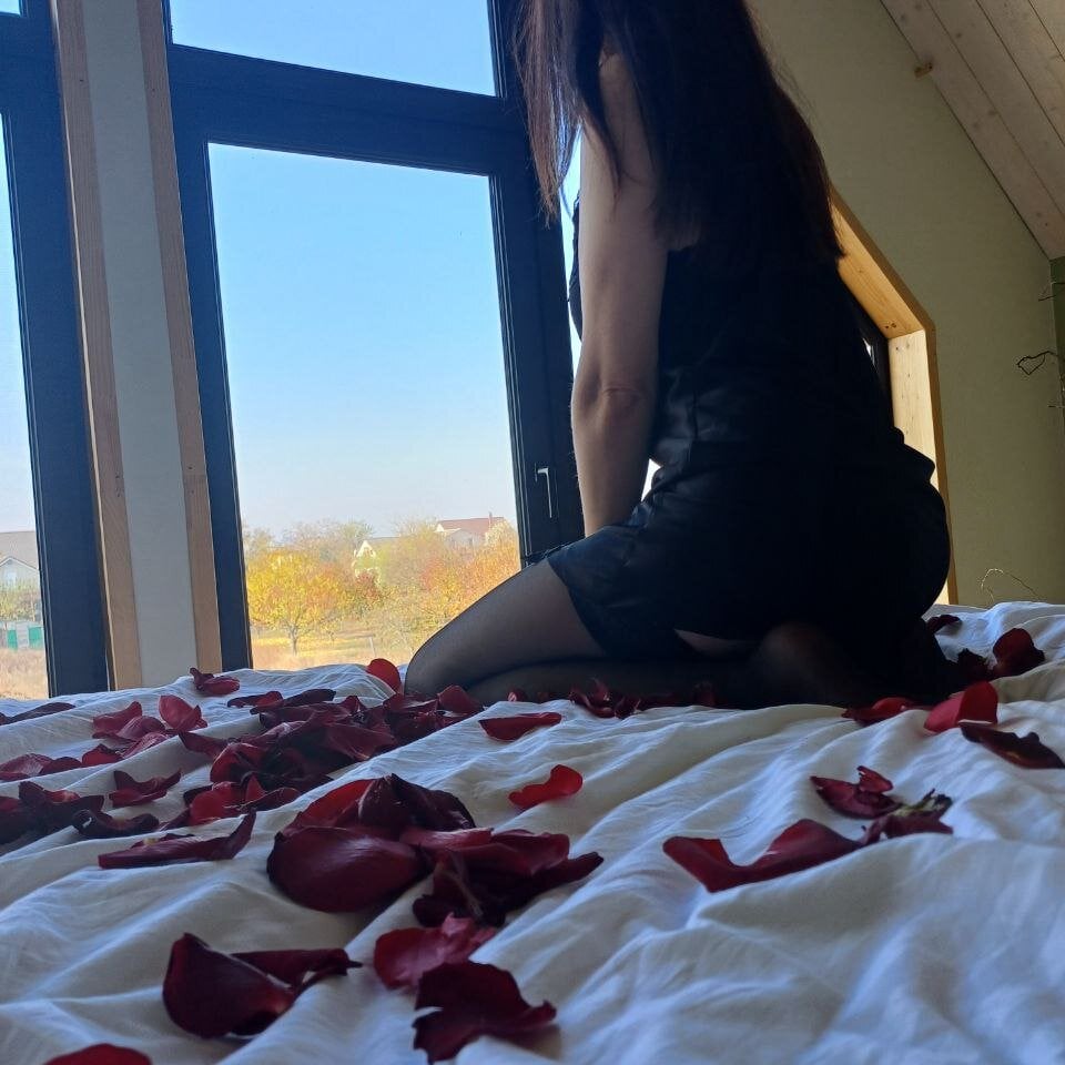 Charm_Eveline profile