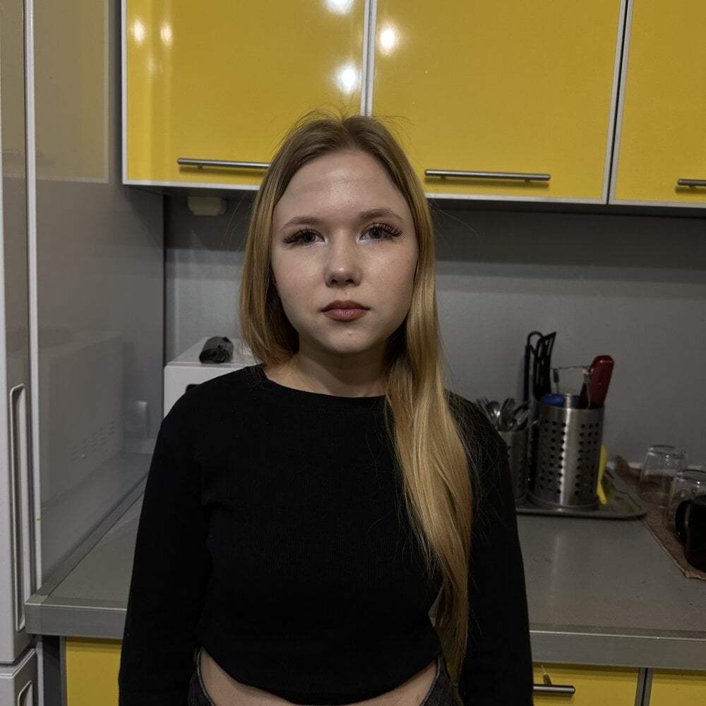sexlivecamsites.com viviesunn livesex profile in blond-hair cams