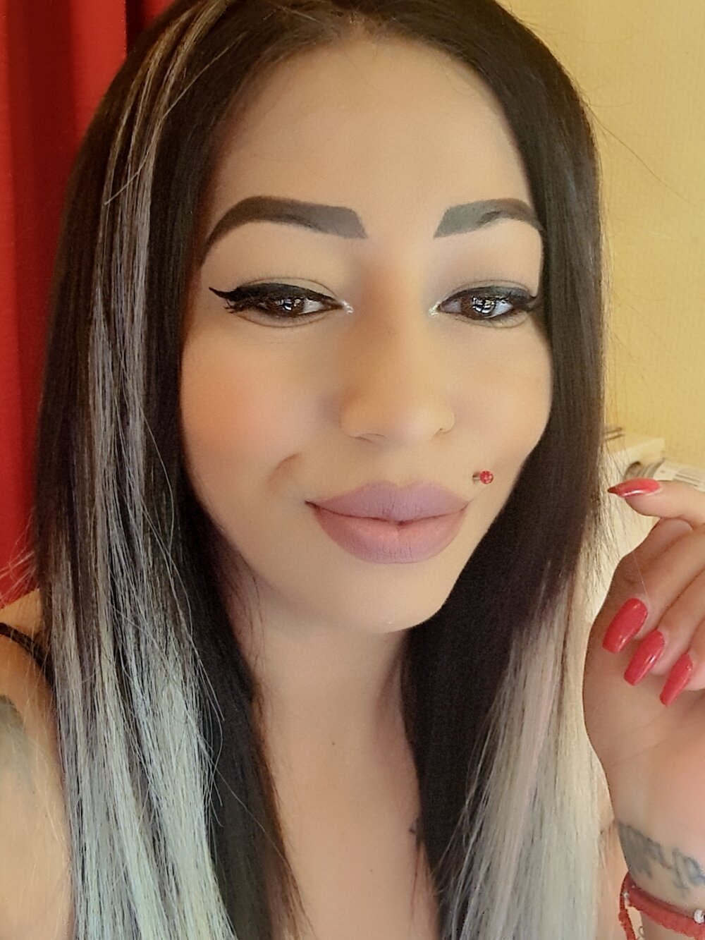 Live sex webcam photo for roxii3 #291037047