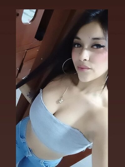 alondra_riuy from stripchat
