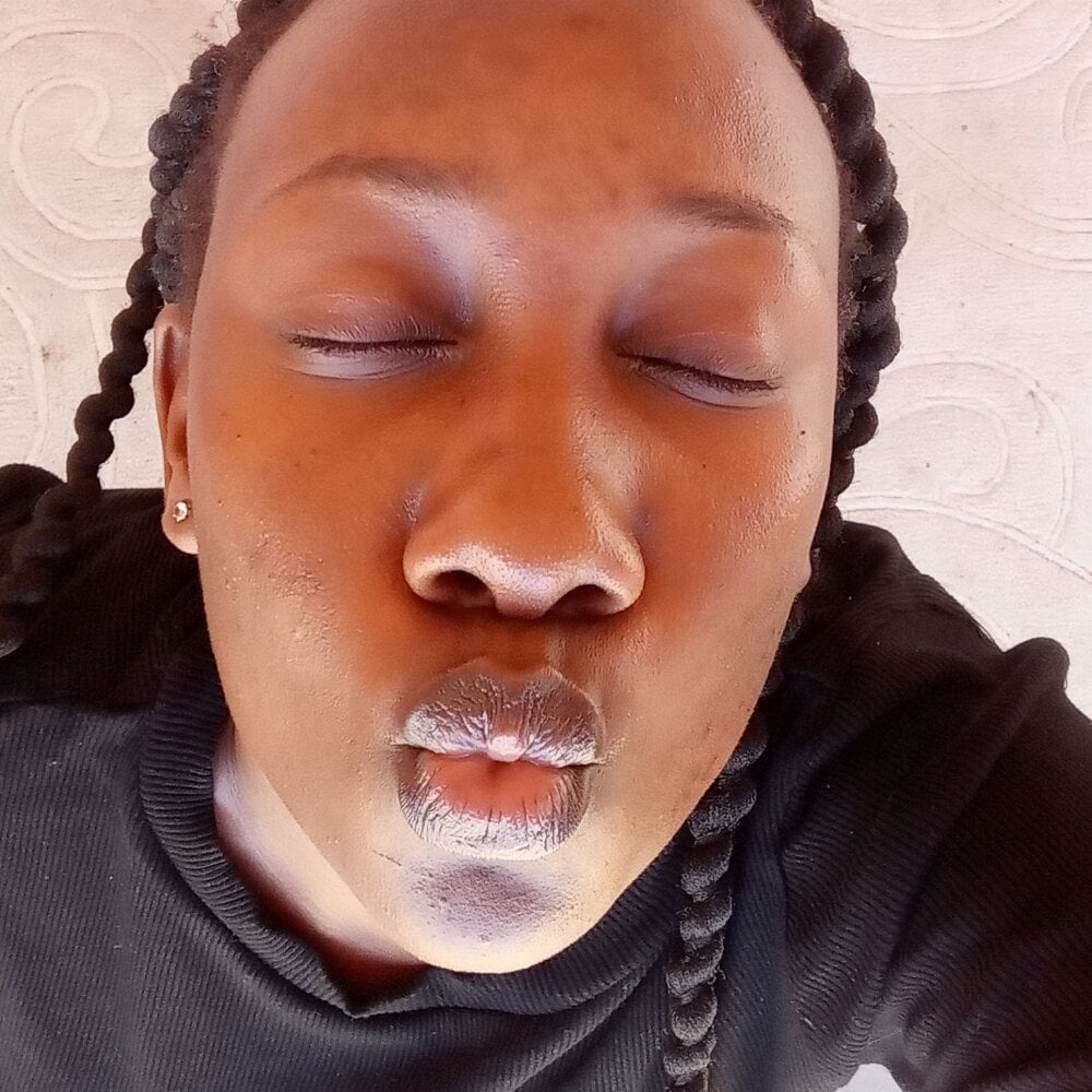 stripchat kissme5 webcam profile pic via ebonylivesexcams.com