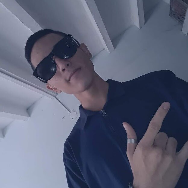 skinny_luar