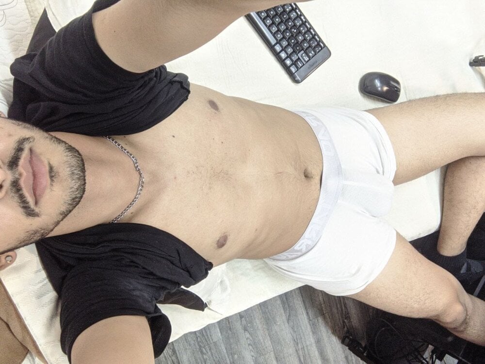 Live sex webcam photo for wil_and_violeta #290601431