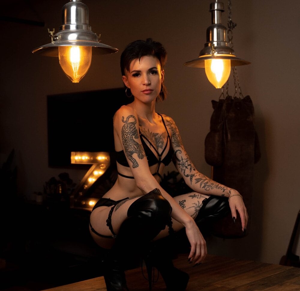 Chatroom XXX hors ligne de LaRouxxx