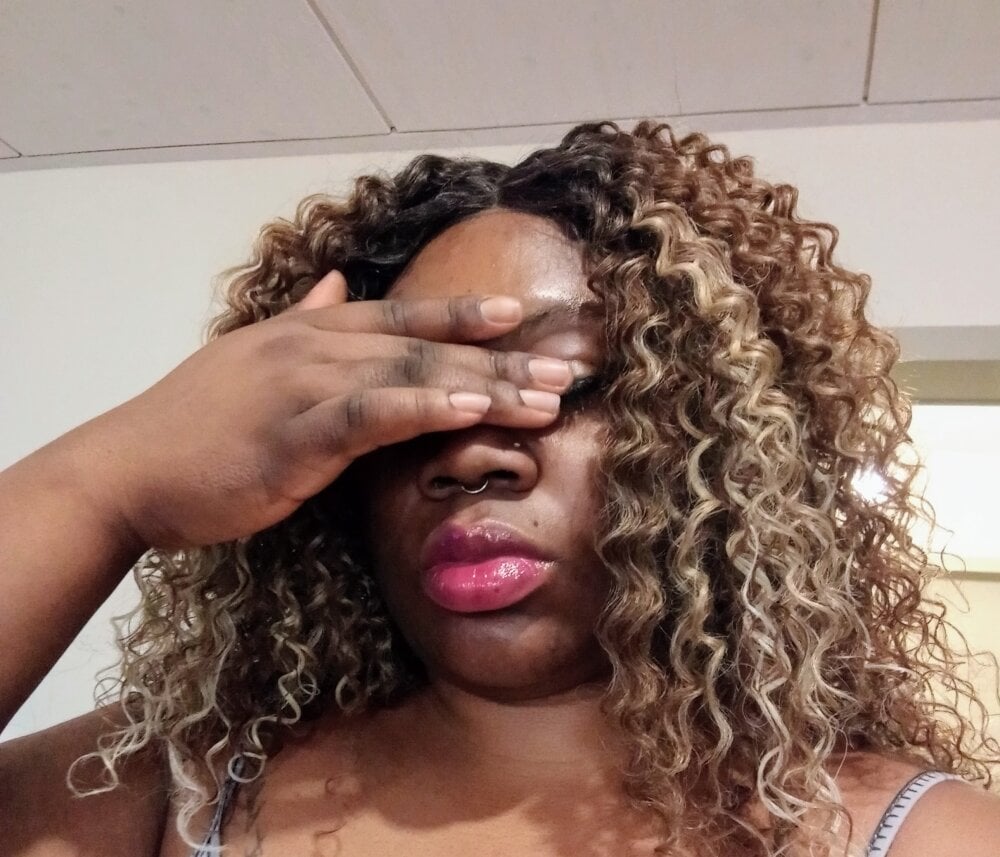 NYRIELLE's Offline XXX Chat