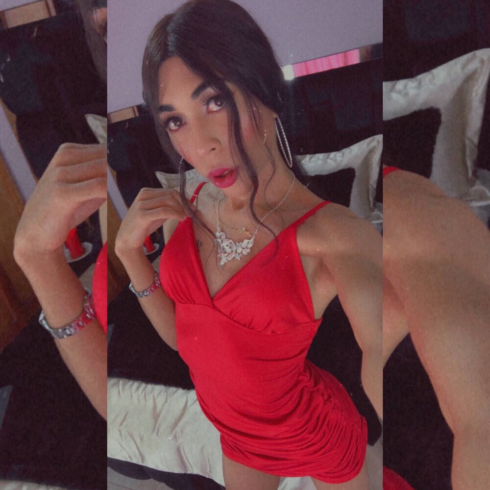 Live sex webcam photo for ShaynaFox #281961893