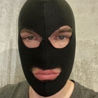 RealMaskCouple's Offline Chat Room