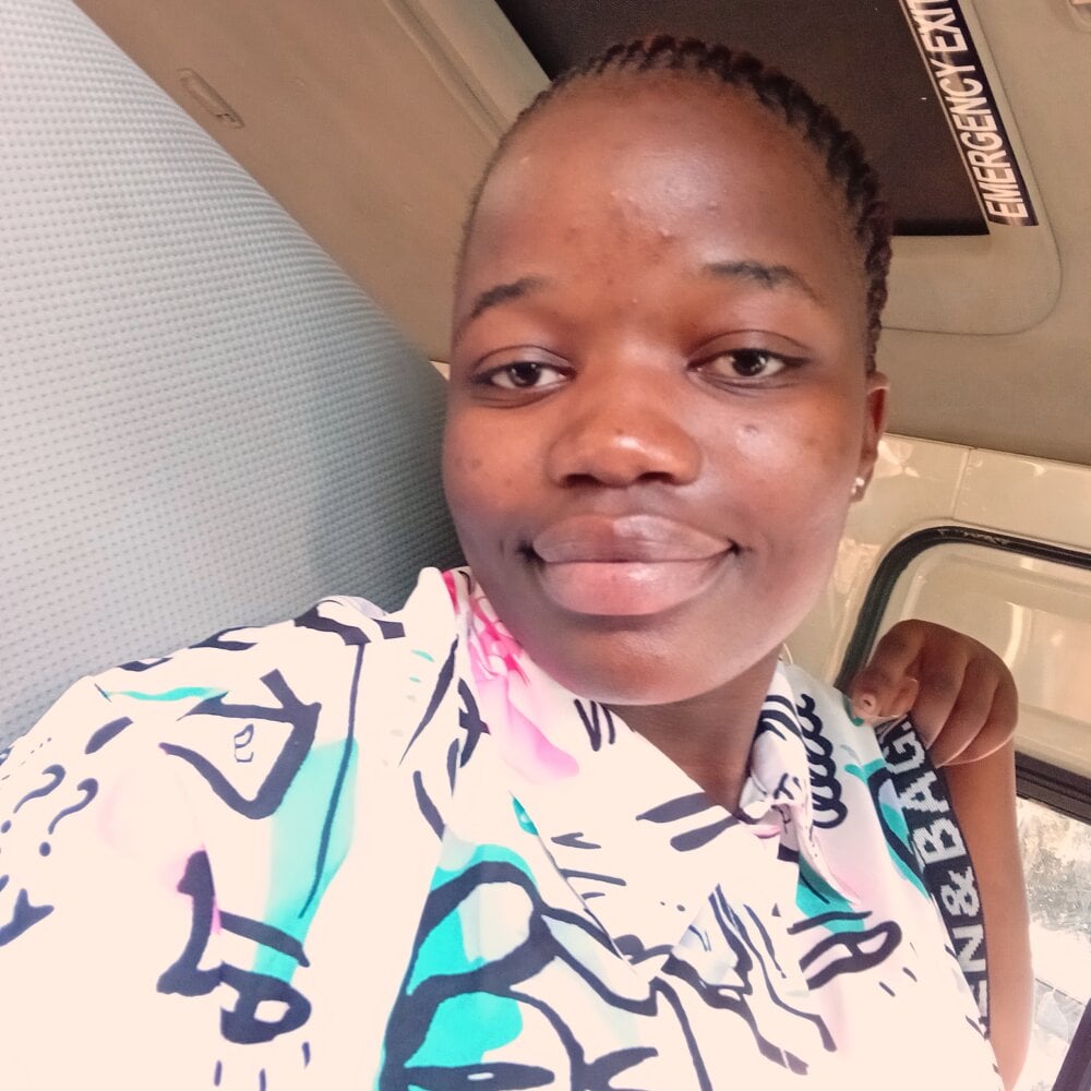 sexlivecamsites.com queengirlg livesex profile in english cams