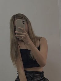 _Zeeinyn__'s Offline Chat Room