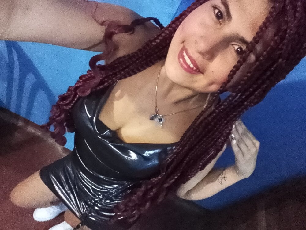 stripchat abby_stern webcam profile pic via cam-performer.com