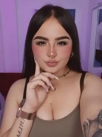 Canddi_t18's Offline Chat Room