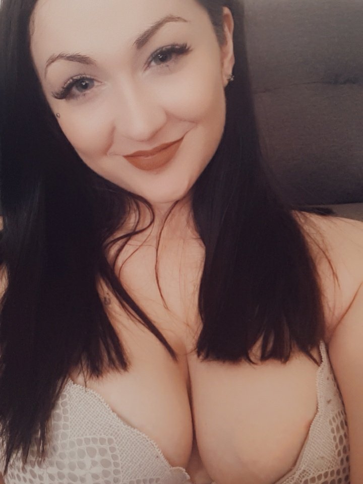 clairedragon Adlı Modelin Çevrimdışı XXX Sohbeti